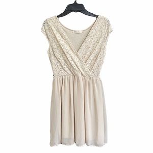 Malloy Cream  Floral Lace Top V-Neck Dress M